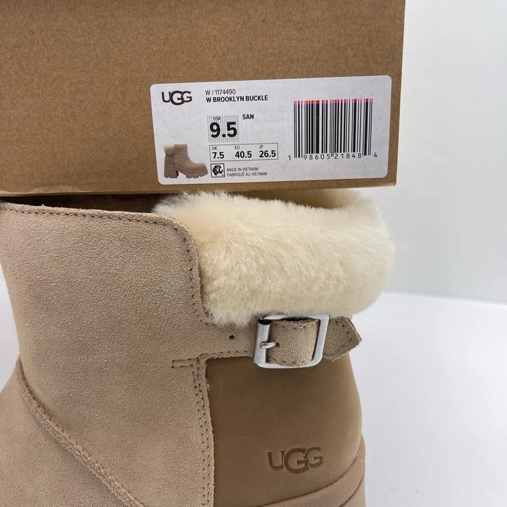 UGG Women's W BROOKLYN BUCKLE PLATFORM HIGH HEELS BOOTS SAND Tan Ankle Boots